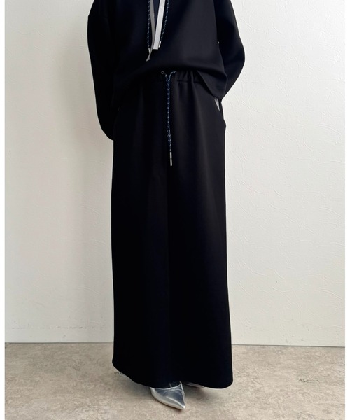 LHELBIE（レルビエ）の「バイカラーダンボールスカート（スカート・レディース・ネイビー/アイボリー/ブラック・M）」の11枚目の写真