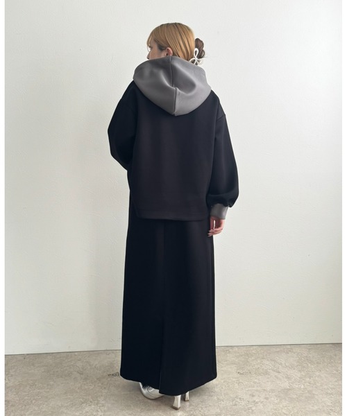 LHELBIE（レルビエ）の「バイカラーダンボールスカート（スカート・レディース・ネイビー/アイボリー/ブラック・M）」の5枚目の写真