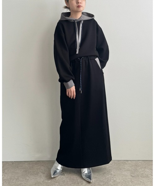 LHELBIE（レルビエ）の「バイカラーダンボールスカート（スカート・レディース・ネイビー/アイボリー/ブラック・M）」の4枚目の写真