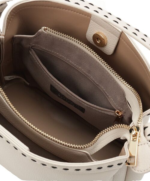 Reflect(リフレクト)の「【収納力◎/付属ストラップあり】バイカラーステッチバッグ(ハンドバッグ・レディース・ブラック/ライトベージュ/ブラウン系その他・00)」の21枚目の写真