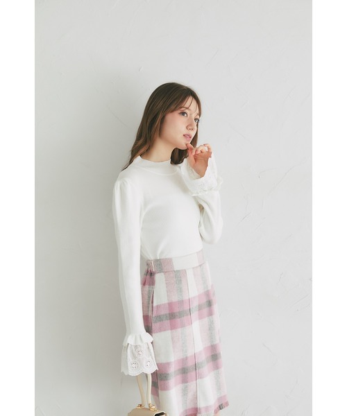 tocco closet（トッコ　クローゼット）の「【ZOZO限定】カットフラワーレースカフスニットトップス（ニット/セーター・レディース・アイボリー/ブラック・M）」の9枚目の写真