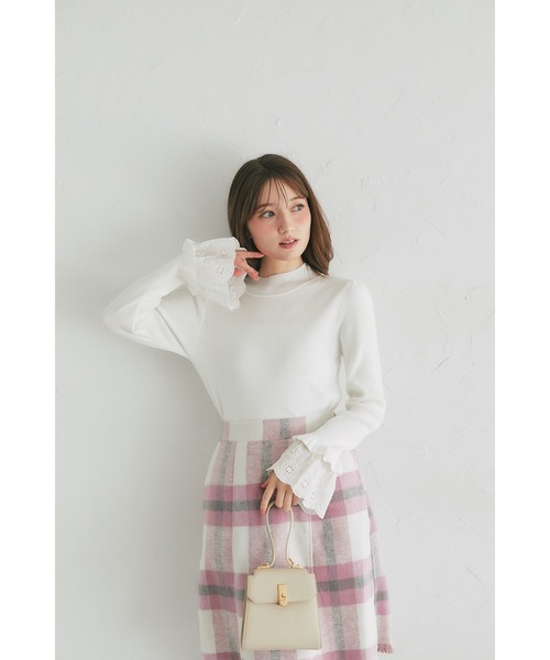 tocco closet（トッコ　クローゼット）の「【ZOZO限定】カットフラワーレースカフスニットトップス（ニット/セーター・レディース・アイボリー/ブラック・M）」の7枚目の写真