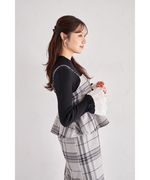 tocco closet（トッコ　クローゼット）の「【ZOZO限定】カットフラワーレースカフスニットトップス（ニット/セーター・レディース・アイボリー/ブラック・M）」の17枚目の写真