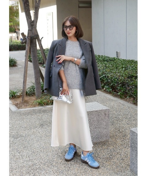 BeBeoD(べベッド)の「シルキータッチサテンフレアスカート(スカート・レディース・チャコールグレー/アイボリー/ブラック/モカ・フリー)」の6枚目の写真