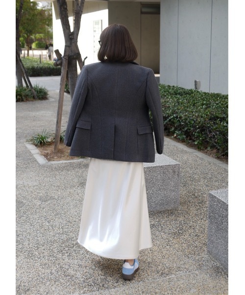 BeBeoD(べベッド)の「シルキータッチサテンフレアスカート(スカート・レディース・チャコールグレー/アイボリー/ブラック/モカ・フリー)」の9枚目の写真