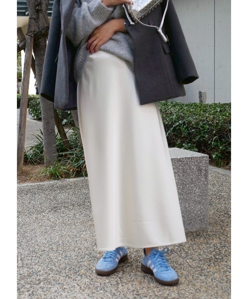 BeBeoD(べベッド)の「シルキータッチサテンフレアスカート(スカート・レディース・チャコールグレー/アイボリー/ブラック/モカ・フリー)」の10枚目の写真