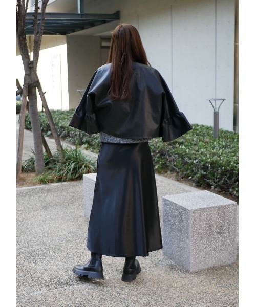 BeBeoD(べベッド)の「シルキータッチサテンフレアスカート(スカート・レディース・チャコールグレー/アイボリー/ブラック/モカ・フリー)」の15枚目の写真