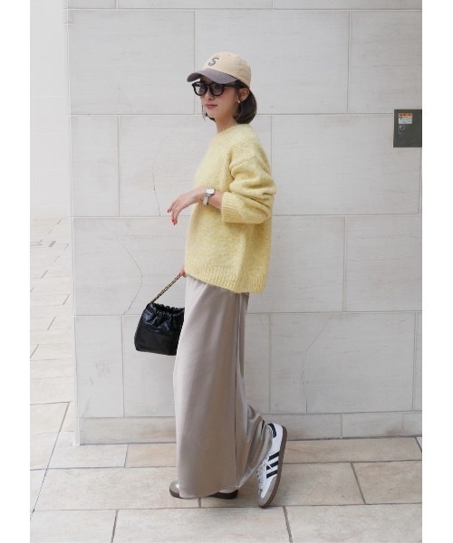 BeBeoD(べベッド)の「シルキータッチサテンフレアスカート(スカート・レディース・チャコールグレー/アイボリー/ブラック/モカ・フリー)」の20枚目の写真