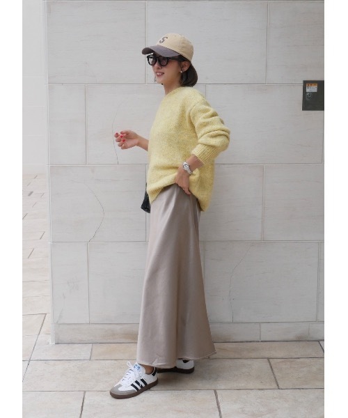 BeBeoD(べベッド)の「シルキータッチサテンフレアスカート(スカート・レディース・チャコールグレー/アイボリー/ブラック/モカ・フリー)」の21枚目の写真