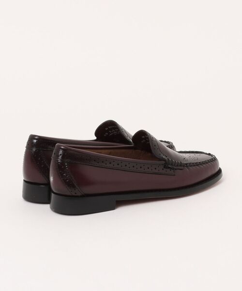 G.H.BASS(ジーエイチバス)の「G.H.BASS BA41007A VENETIAN BROGUE WINE / メダリオン入りヴァンプローファー(ローファー・レディース・ワイン・7/6.5/6/5.5)」の2枚目の写真