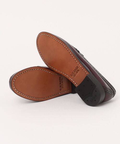 G.H.BASS(ジーエイチバス)の「G.H.BASS BA41007A VENETIAN BROGUE WINE / メダリオン入りヴァンプローファー(ローファー・レディース・ワイン・7/6.5/6/5.5)」の3枚目の写真