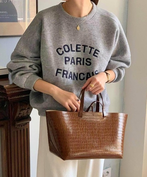 FAVORITO(ファヴォリート)の「刺繍クルーネック長袖トレーナー(スウェット・レディース・ベージュ/グレー・F)」の3枚目の写真