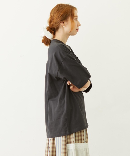 MILKFED.（ミルクフェド）の「WATERCOLOR STRAWBERRY WIDE S/S TEE（Tシャツ/カットソー・レディース・オフホワイト/ライトピンク/チャコール・L/M）」の5枚目の写真