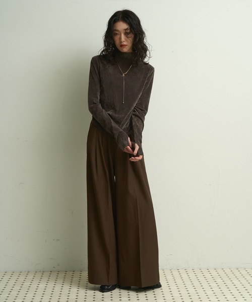 Lutim by u(ルチバイユー)の「Sheer velvet bottle neck long t-shirt / シアーベロアボトルネックロンT(Tシャツ/カットソー・レディース・ダークグレー/ブラウン/ブラック・FREE)」の18枚目の写真