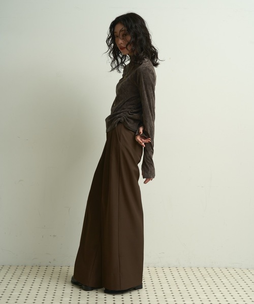 Lutim by u(ルチバイユー)の「Sheer velvet bottle neck long t-shirt / シアーベロアボトルネックロンT(Tシャツ/カットソー・レディース・ダークグレー/ブラウン/ブラック・FREE)」の19枚目の写真
