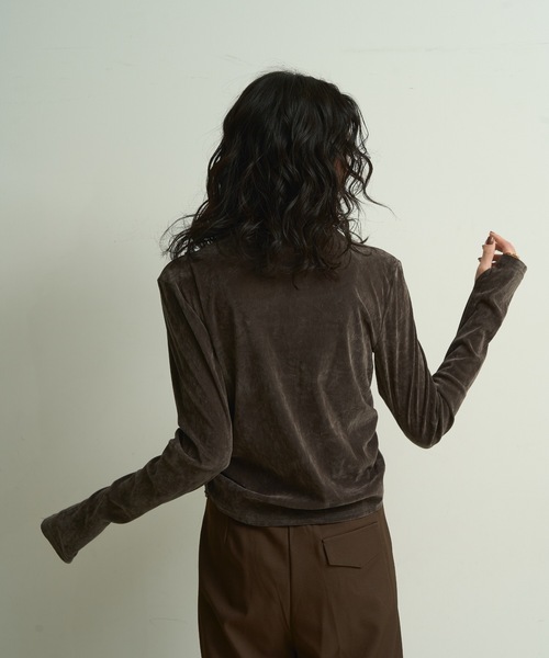 Lutim by u(ルチバイユー)の「Sheer velvet bottle neck long t-shirt / シアーベロアボトルネックロンT(Tシャツ/カットソー・レディース・ダークグレー/ブラウン/ブラック・FREE)」の17枚目の写真