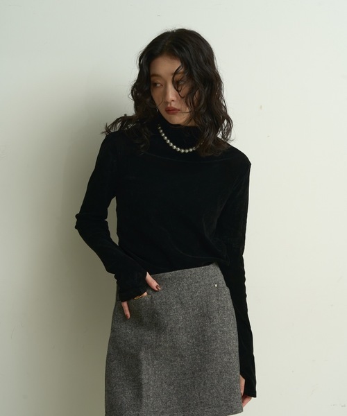 Lutim by u(ルチバイユー)の「Sheer velvet bottle neck long t-shirt / シアーベロアボトルネックロンT(Tシャツ/カットソー・レディース・ダークグレー/ブラウン/ブラック・FREE)」の4枚目の写真