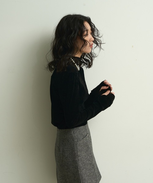 Lutim by u(ルチバイユー)の「Sheer velvet bottle neck long t-shirt / シアーベロアボトルネックロンT(Tシャツ/カットソー・レディース・ダークグレー/ブラウン/ブラック・FREE)」の5枚目の写真