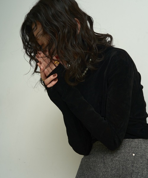 Lutim by u(ルチバイユー)の「Sheer velvet bottle neck long t-shirt / シアーベロアボトルネックロンT(Tシャツ/カットソー・レディース・ダークグレー/ブラウン/ブラック・FREE)」の13枚目の写真