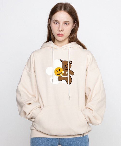 GRAVER（グレーバー）の「[ユニセックス]ビッグフラワーベアスマイルフードパーカー_クリーム（パーカー・レディース・アイボリー・SMALL/MEDIUM/LARGE/X-LARGE）」の2枚目の写真