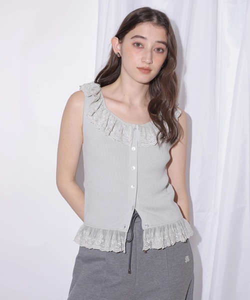 Rirandture(リランドチュール)の「カットワークレースフリルタンク(ニット/セーター・レディース・ホワイト/ライトブルー/ブラック・2)」の2枚目の写真