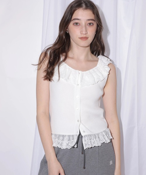 Rirandture(リランドチュール)の「カットワークレースフリルタンク(ニット/セーター・レディース・ホワイト/ライトブルー/ブラック・2)」の4枚目の写真