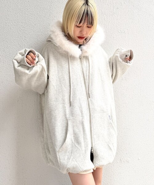w closet(ダブルクローゼット)の「ファーフードZIPパーカー(パーカー・レディース・グレー/アイボリー/ブラウン・FREE)」の5枚目の写真