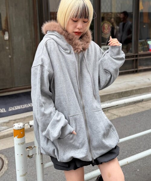 w closet（ダブルクローゼット）の「ファーフードZIPパーカー