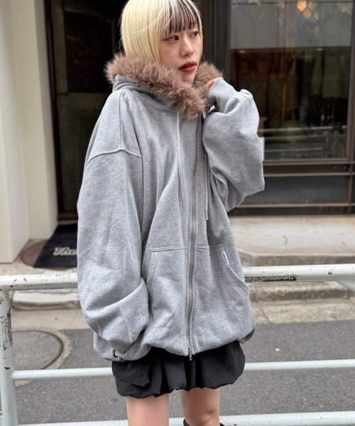 w closet（ダブルクローゼット）の「ファーフードZIPパーカー
