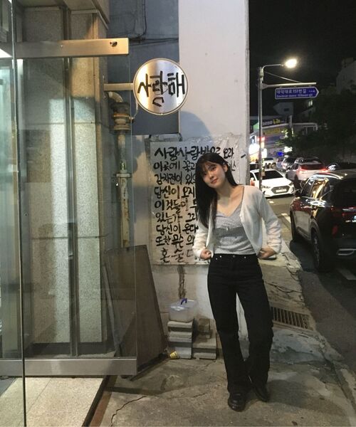 SIYAZU(シヤジュ)の「SIJN6074 エッセンシャルブーツカットブラックジーンズ_Black(デニムパンツ・レディース・ブラック・SMALL/MEDIUM/LARGE)」の4枚目の写真