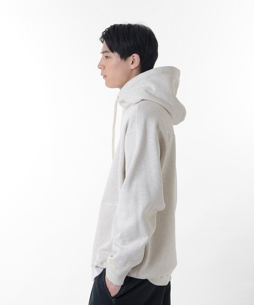 NEW BALANCE（ニューバランス）の「1000 スウェットプルオーバーフーディレギュラーフィット（パーカー・メンズ・ブラック/オフホワイト/グレー/ネイビー・SMALL/MEDIUM/LARGE/X-LARGE）」の5枚目の写真