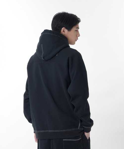 NEW BALANCE（ニューバランス）の「1000 スウェットプルオーバーフーディレギュラーフィット（パーカー・メンズ・ブラック/オフホワイト/グレー/ネイビー・SMALL/MEDIUM/LARGE/X-LARGE）」の11枚目の写真