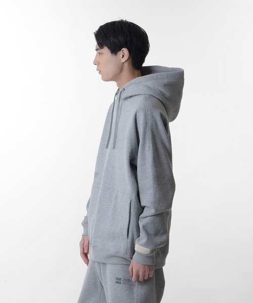 NEW BALANCE（ニューバランス）の「1000 スウェットプルオーバーフーディレギュラーフィット（パーカー・メンズ・ブラック/オフホワイト/グレー/ネイビー・SMALL/MEDIUM/LARGE/X-LARGE）」の15枚目の写真