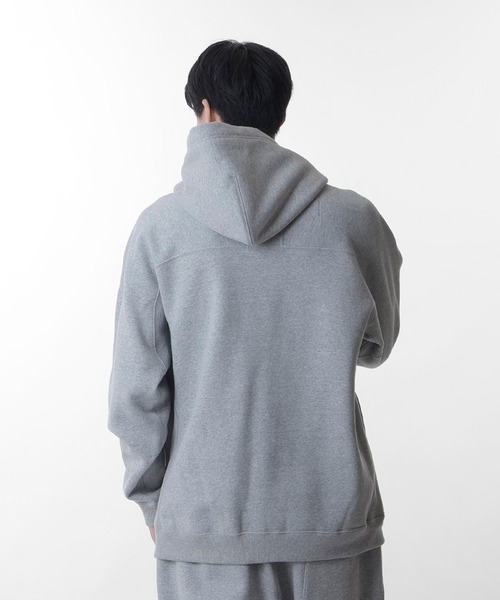 NEW BALANCE（ニューバランス）の「1000 スウェットプルオーバーフーディレギュラーフィット（パーカー・メンズ・ブラック/オフホワイト/グレー/ネイビー・SMALL/MEDIUM/LARGE/X-LARGE）」の16枚目の写真