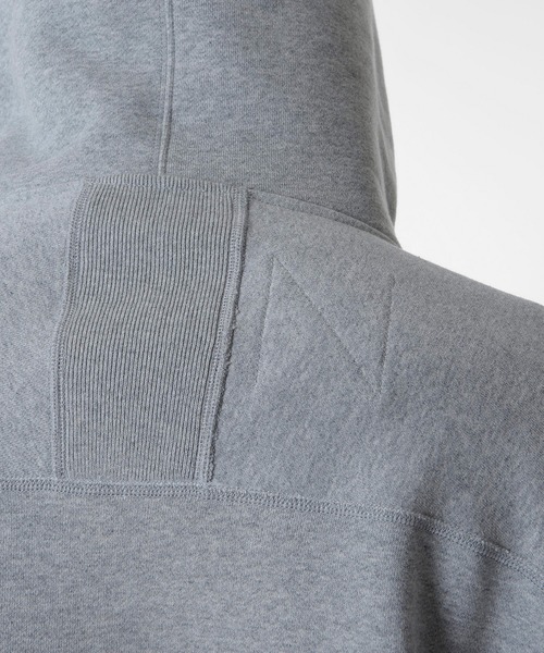 NEW BALANCE（ニューバランス）の「1000 スウェットプルオーバーフーディレギュラーフィット（パーカー・メンズ・ブラック/オフホワイト/グレー/ネイビー・SMALL/MEDIUM/LARGE/X-LARGE）」の19枚目の写真