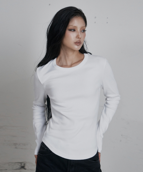 CURETTY（キュリティ）の「C 90S LINE BASIC LONG SLEEVE T-SHIRT_WHITE（Tシャツ/カットソー・レディース・ホワイト・MEDIUM/SMALL）」の2枚目の写真