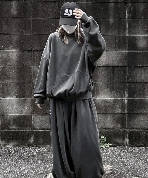 YACA（ヤーカ）の「Pigment Logo Loose Sweat PT/ピグメントロゴルーズスウェットパンツ【unisex item】（スウェットパンツ・レディース・チャコールグレー/ブラウン・FREE）」の6枚目の写真