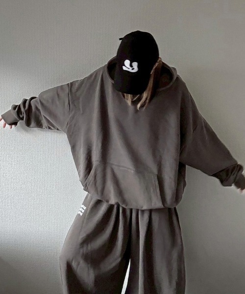 YACA（ヤーカ）の「Pigment Logo Loose Sweat PT/ピグメントロゴルーズスウェットパンツ【unisex item】（スウェットパンツ・レディース・チャコールグレー/ブラウン・FREE）」の11枚目の写真