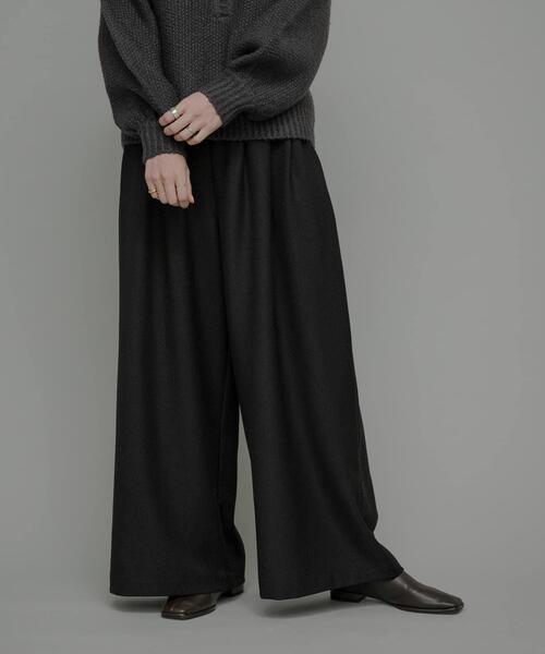 URBAN RESEARCH Sonny Label(アーバンリサーチサニーレーベル)の「ウォッシャブルワイドタックイージーパンツ(その他パンツ・レディース・グレー系その他/ブラック/ブラウン・36/38)」の1枚目の写真
