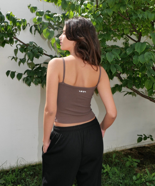 INJIACTIVE（インジアクティブ）の「スキニーストラップリブタンク ブラウン（Tシャツ/カットソー・レディース・その他・ONE）」の3枚目の写真