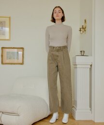 YUPPE（ヨッペ）の「TUCKED COTTON PANTS_BROWN（その他パンツ・レディース）」