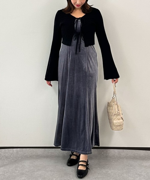 archives(アルシーヴ)の「ランダムリブニットカーデ×ベロアキャミワンピースSET(ワンピース・レディース・ブラック/ブルーグレー/ブラウン・MEDIUM)」の7枚目の写真