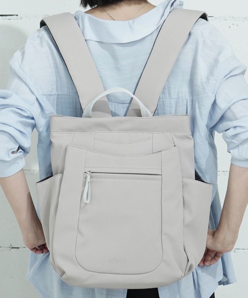 anello GRANDE(アネログランデ)の「"02"≪anello GRANDE≫IRIS/アイリス 10ポケット/12L リュック(バックパック/リュック・レディース・ライトグレー/ブラック・ONE SIZE)」の2枚目の写真