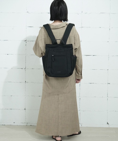 anello GRANDE(アネログランデ)の「"02"≪anello GRANDE≫IRIS/アイリス 10ポケット/12L リュック(バックパック/リュック・レディース・ライトグレー/ブラック・ONE SIZE)」の3枚目の写真