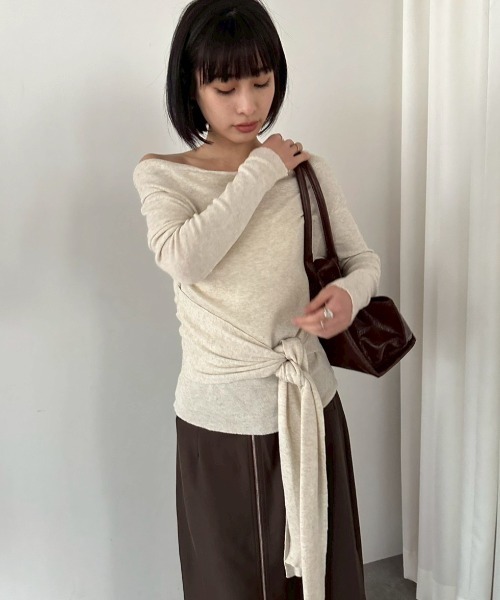 DRWCYS（ドロシーズ）の「ワンショルダーウエストリボントップス（Tシャツ/カットソー・レディース・アイボリー/ブラック・FREE）」の19枚目の写真