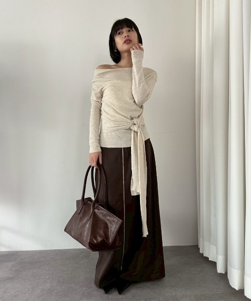 DRWCYS（ドロシーズ）の「ワンショルダーウエストリボントップス（Tシャツ/カットソー・レディース・アイボリー/ブラック・FREE）」の9枚目の写真