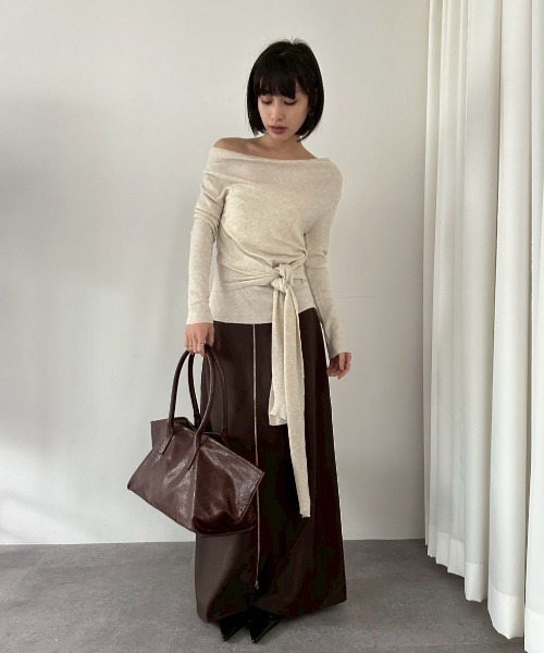 DRWCYS（ドロシーズ）の「ワンショルダーウエストリボントップス（Tシャツ/カットソー・レディース・アイボリー/ブラック・FREE）」の10枚目の写真