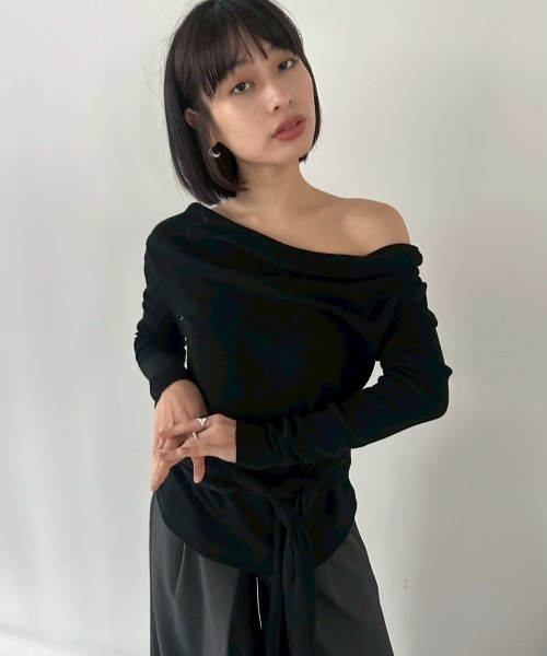 DRWCYS（ドロシーズ）の「ワンショルダーウエストリボントップス（Tシャツ/カットソー・レディース・アイボリー/ブラック・FREE）」の3枚目の写真