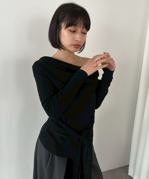 DRWCYS（ドロシーズ）の「ワンショルダーウエストリボントップス（Tシャツ/カットソー・レディース・アイボリー/ブラック・FREE）」の5枚目の写真