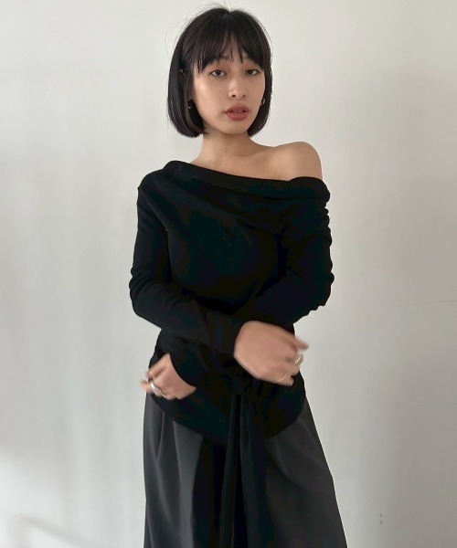 DRWCYS（ドロシーズ）の「ワンショルダーウエストリボントップス（Tシャツ/カットソー・レディース・アイボリー/ブラック・FREE）」の4枚目の写真